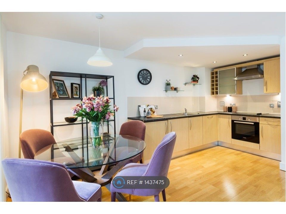 Property photo 3 of 12 Dinging/Kitchen