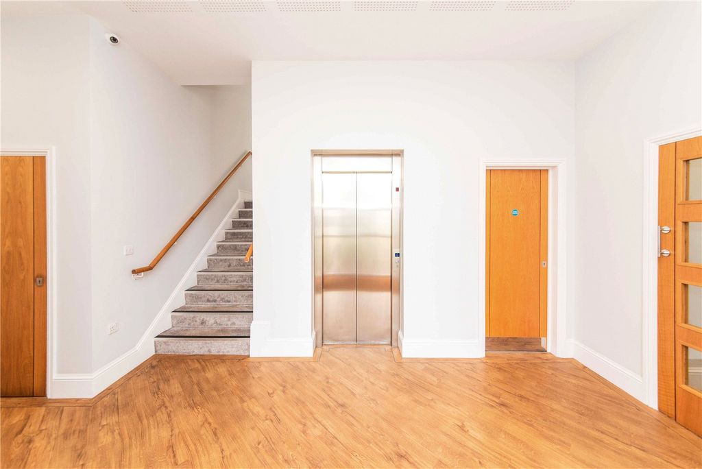 Property photo 3 of 16 Picture No. 13