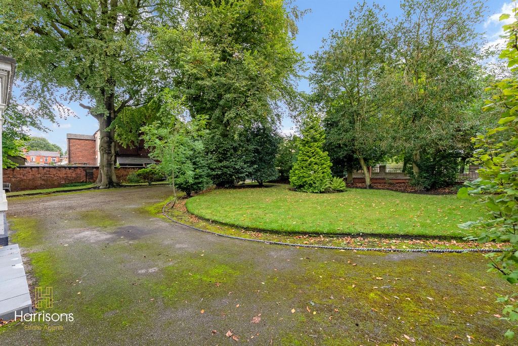 Property photo 3 of 74 5443276