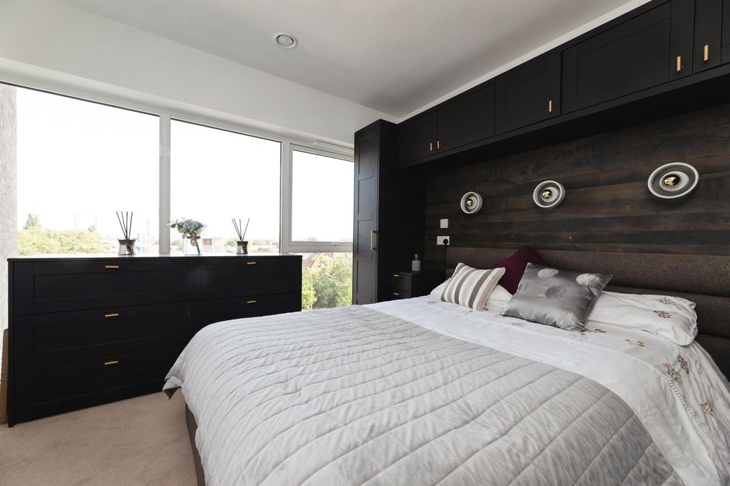 2 bed flat for saleLondon Road, Barking IG11 photo 5