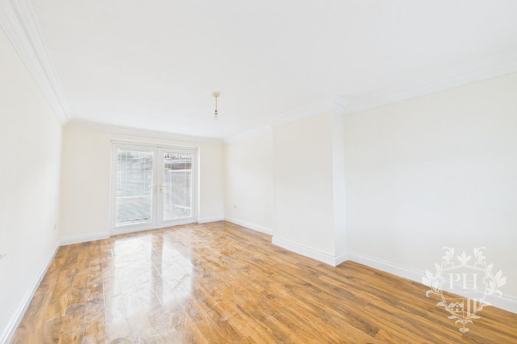 Property photo 2 of 13 Cam02002G0-Pr0227-Still009.Jpg