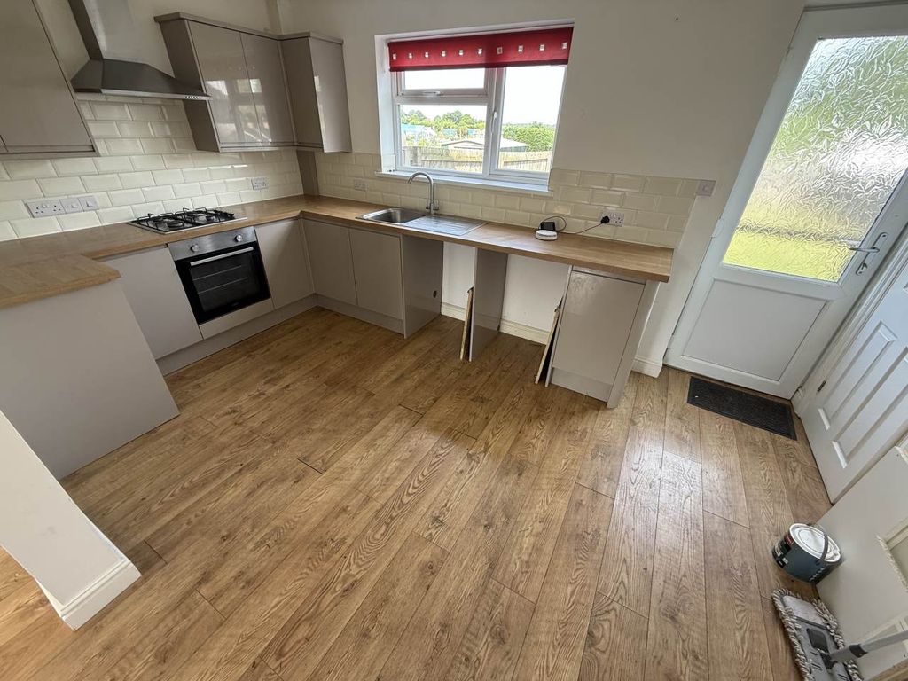 Property photo 2 of 11 Kitchen