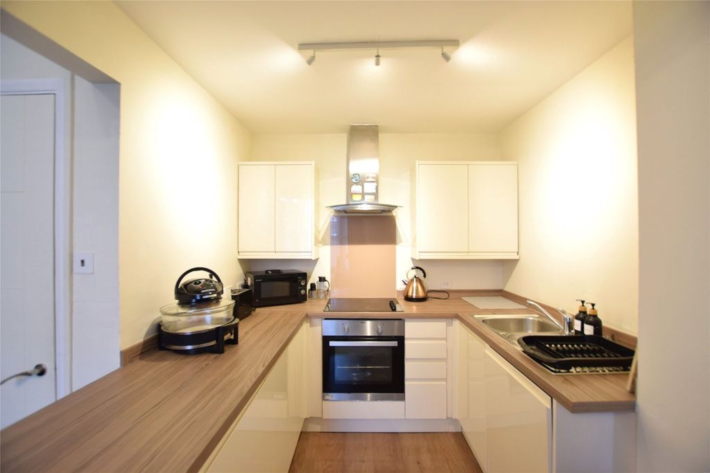 Property photo 2 of 8 Kitchen