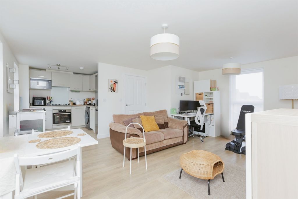 Property photo 2 of 18