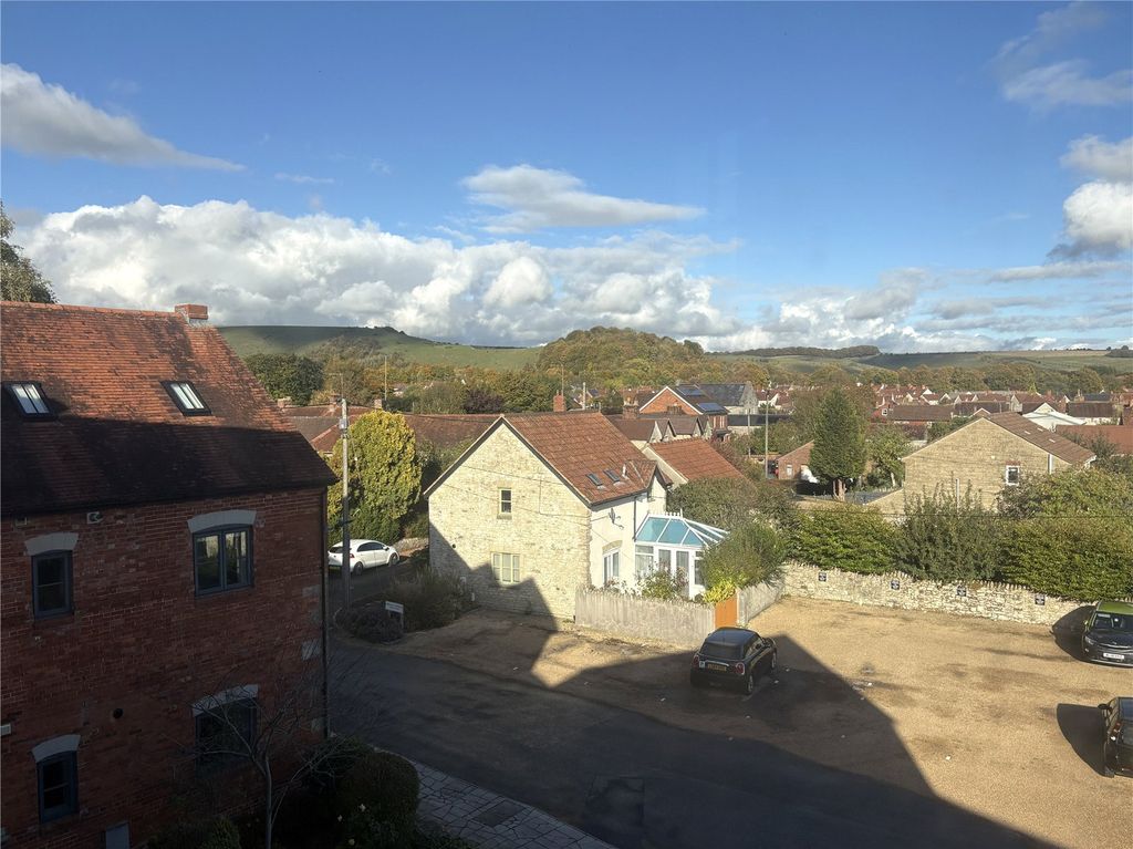 Property photo 2 of 8 Picture 2