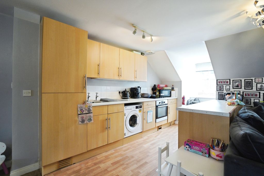 Property photo 3 of 11 Kitchen Area