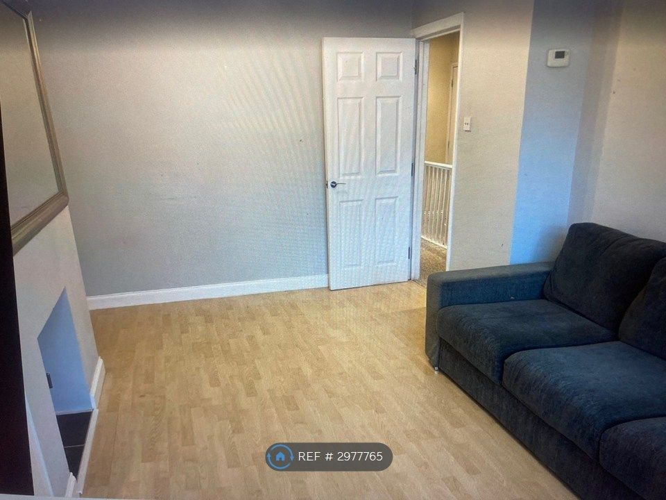 Property photo 2 of 20 Living Room (1st Floor)