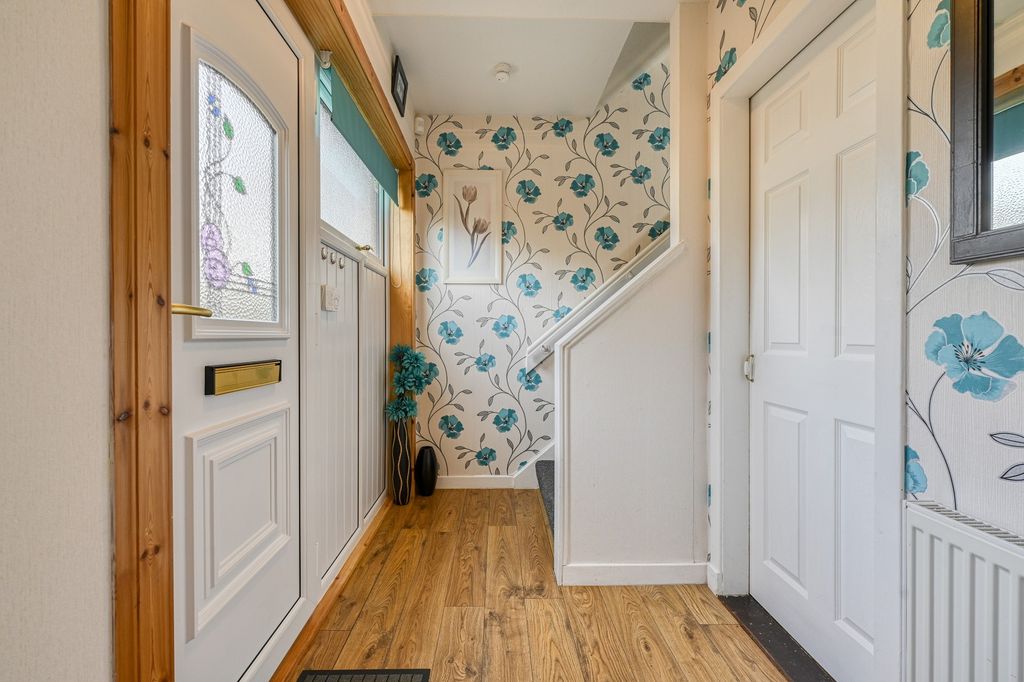 Property photo 2 of 19 Entrance Hall