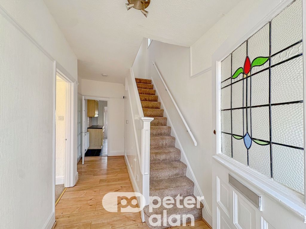 Property photo 2 of 43 Entrance Hall