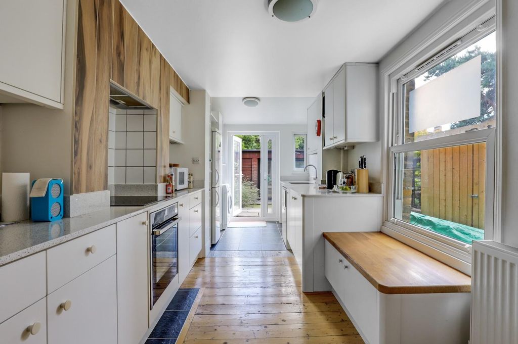 Property photo 3 of 14 14-E5Fcjhpropworld - 38 Larkbere Road - 8.Jpg