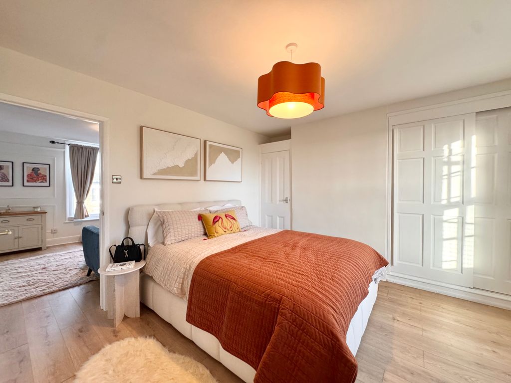 Property photo 2 of 8 Bedroom