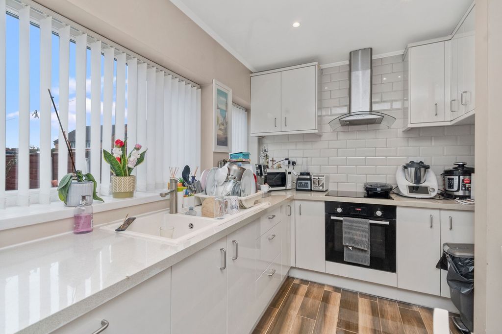 Property photo 3 of 26