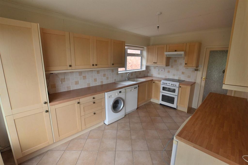 Property photo 2 of 17 Heatcote Drive (10).Jpg