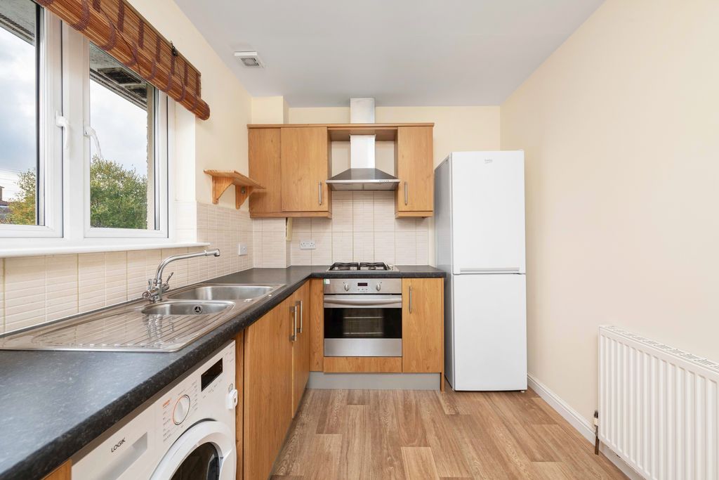 Property photo 3 of 13 2-4 Thornbridge Court 10