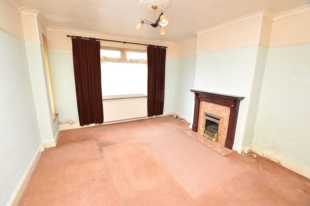 Property photo 2 of 11 Lounge