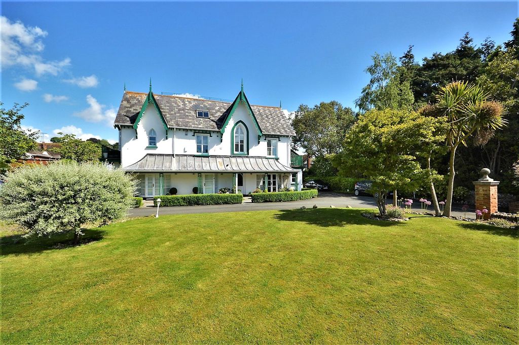 Property photo 1 of 19 Picture No. 12