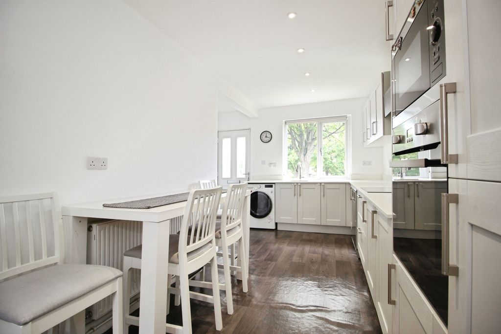 Property photo 3 of 15 Kitchen