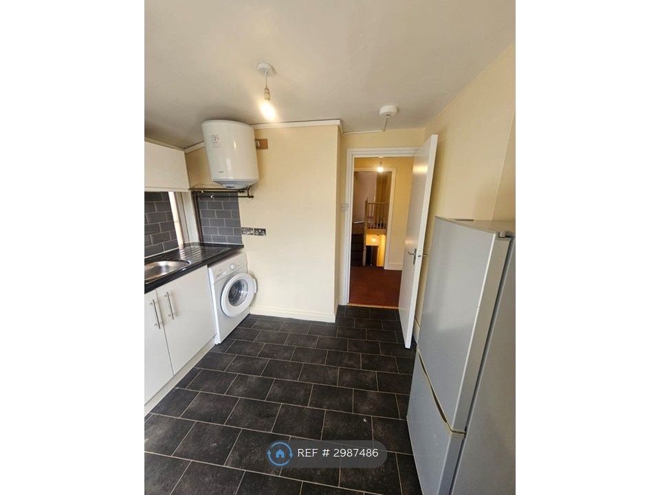 Property photo 3 of 16 Kitchen