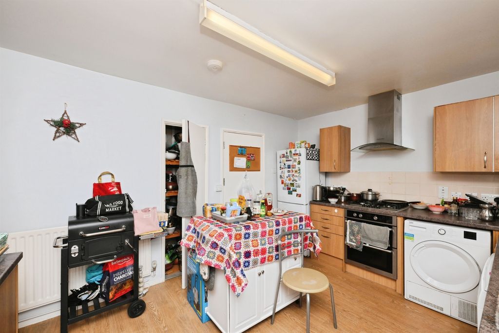 Property photo 3 of 16