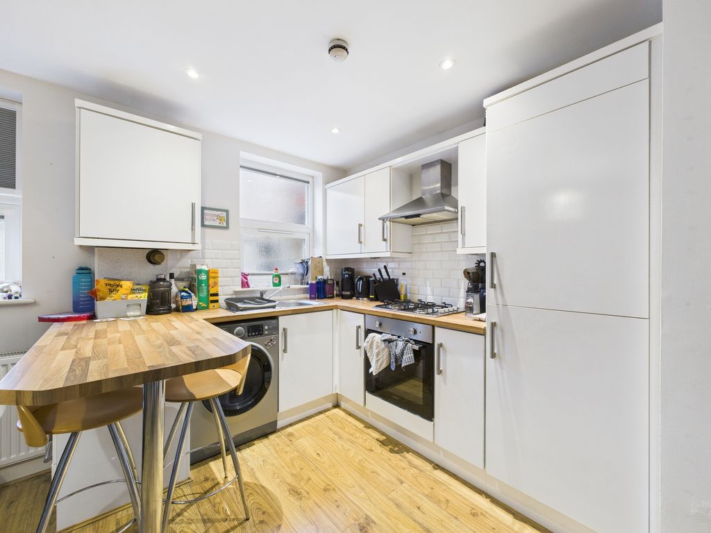 Property photo 2 of 5 Kitchen