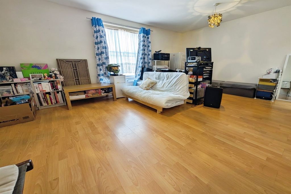Property photo 2 of 6 (Main)