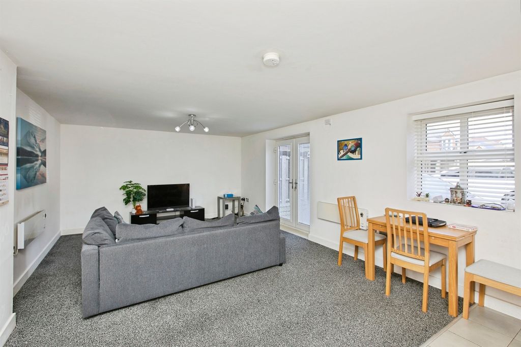 Property photo 3 of 19