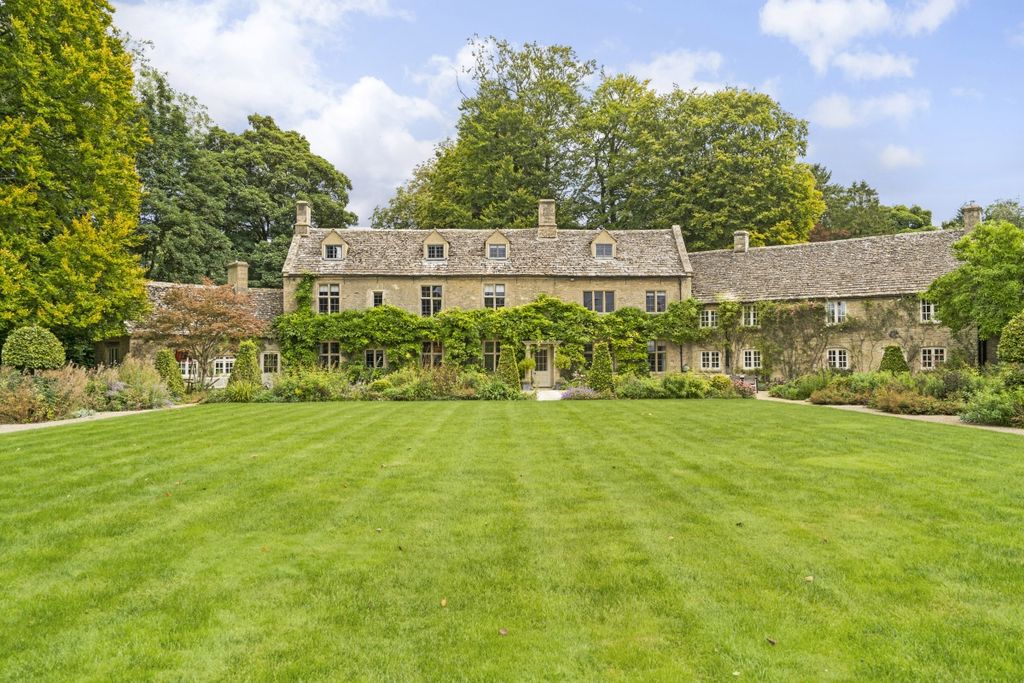 Property photo 1 of 40