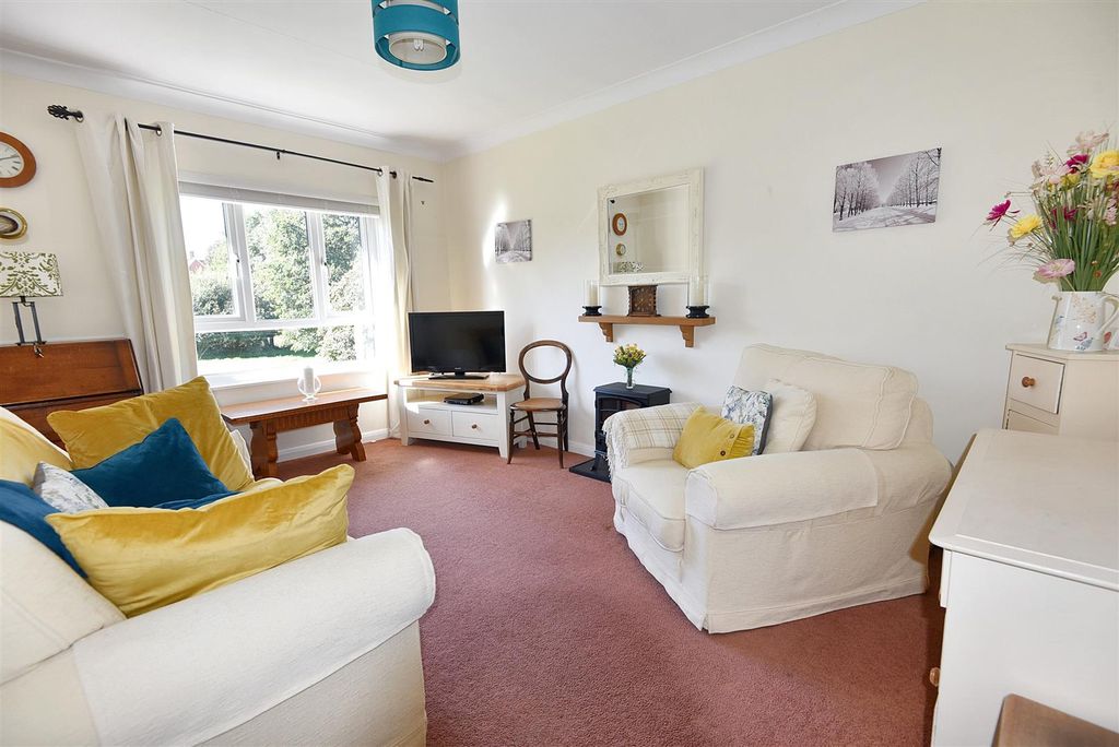 Property photo 3 of 11 Sitting Room