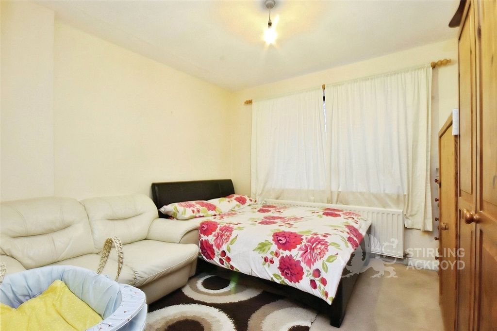 Property photo 3 of 6 Bedroom