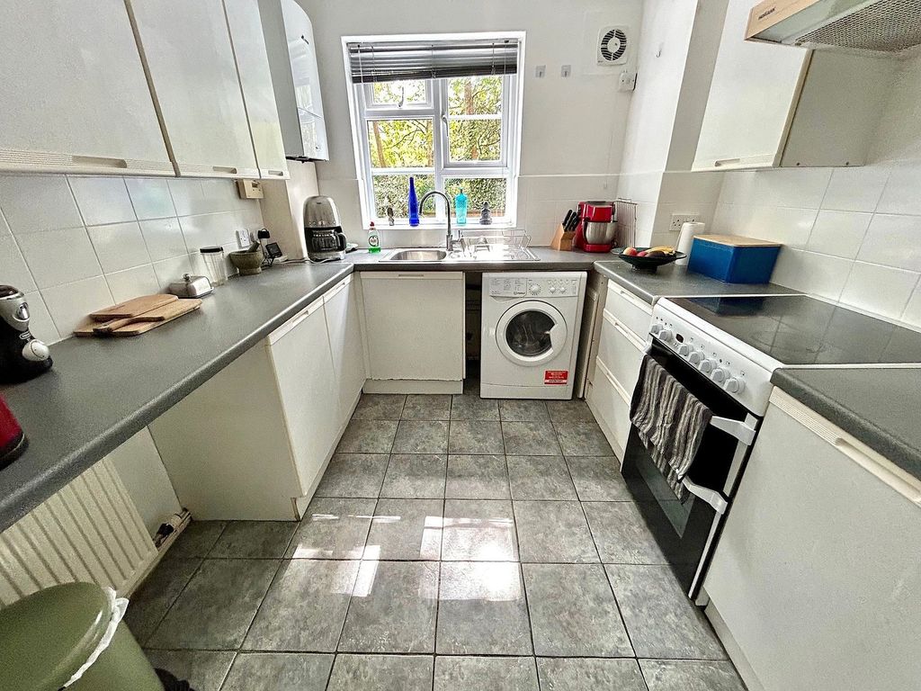 Property photo 2 of 12 Kitchen