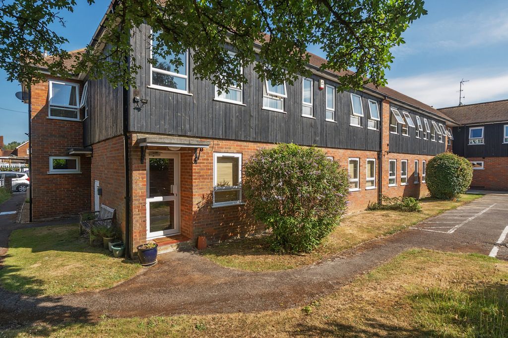Property photo 1 of 18 1316704-16-686279...
