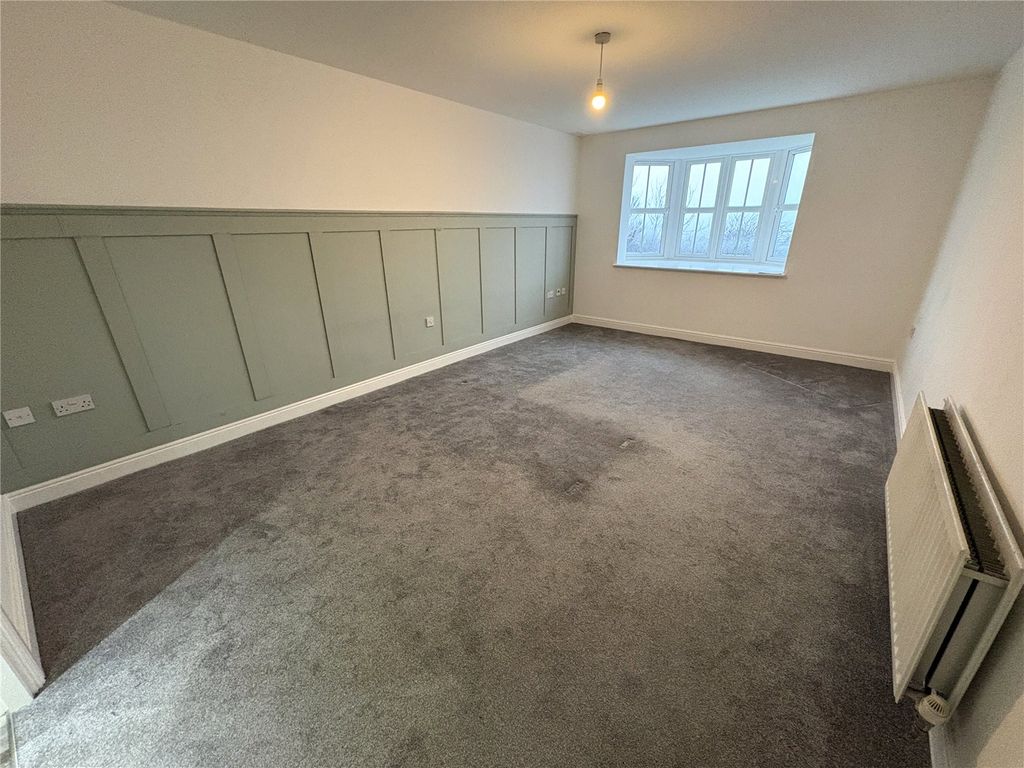 Property photo 2 of 16 Picture No. 12