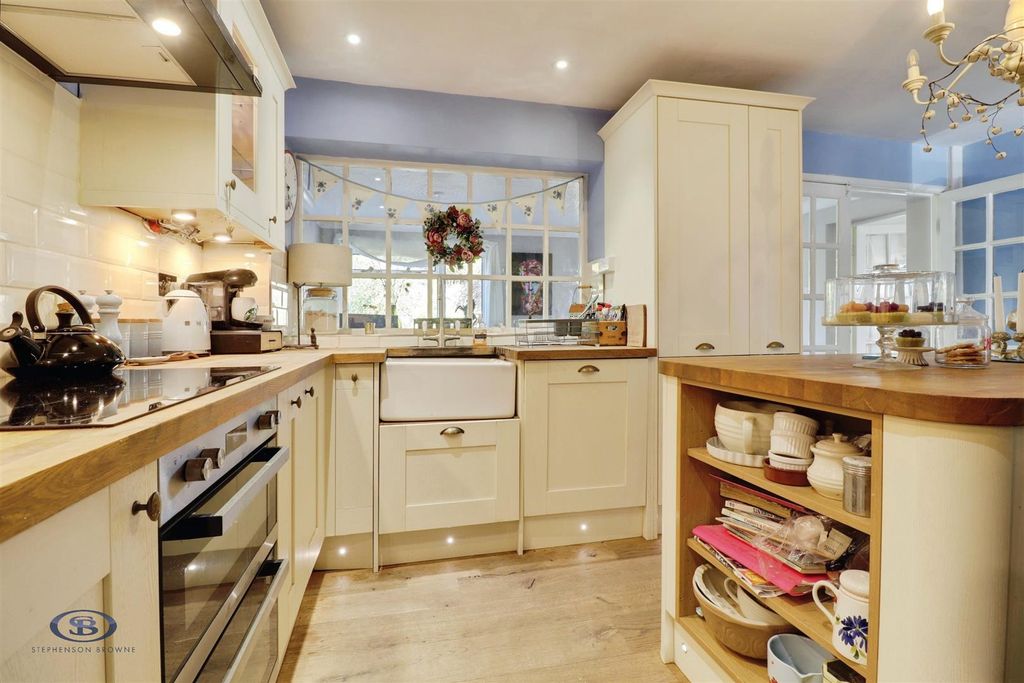 Property photo 3 of 18 4A660335-Img_3101-Img_3103.Jpg