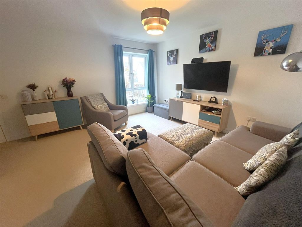 Property photo 2 of 21 Lounge