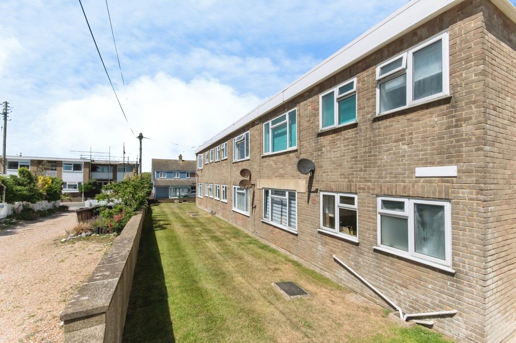 Property photo 1 of 20 Communal Gardens