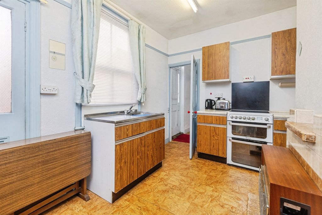 Property photo 3 of 16