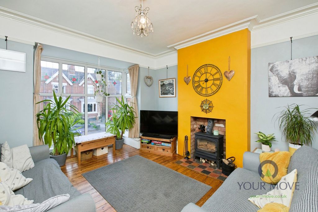 Property photo 2 of 33 Lounge