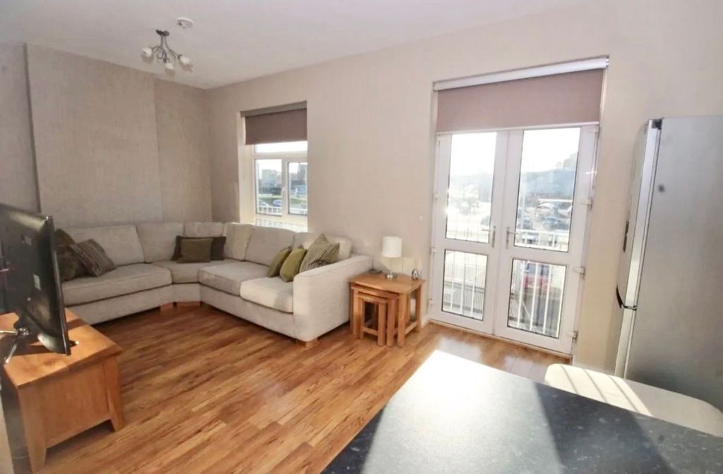 Property photo 2 of 8 Lounge