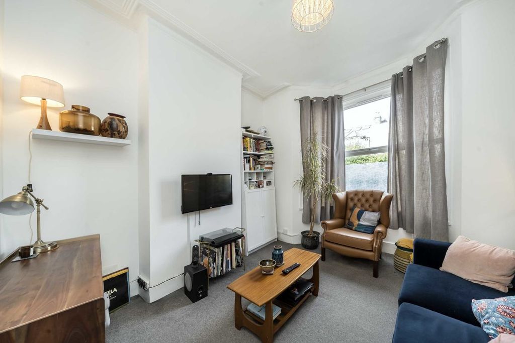 Property photo 3 of 5