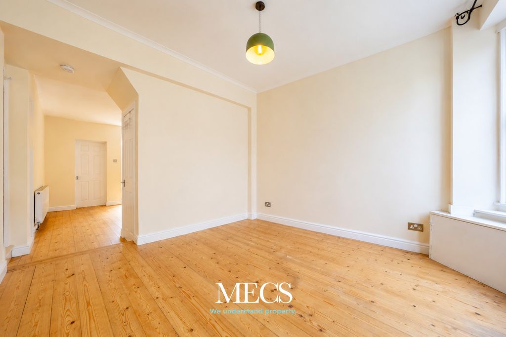 Property photo 2 of 15 5142172
