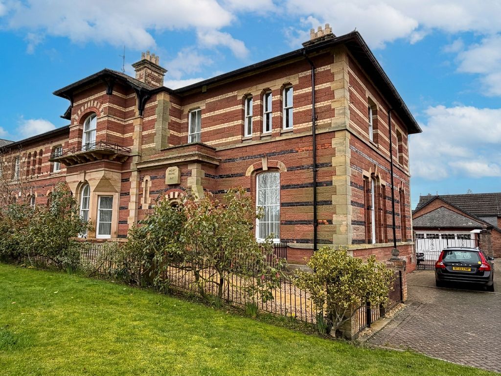 Property photo 2 of 34 Holly House