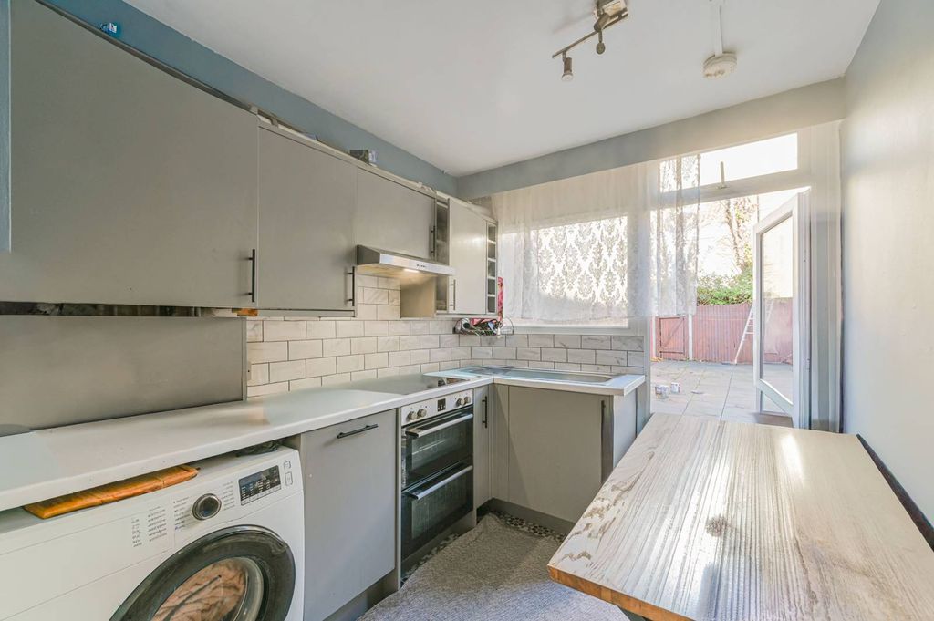 Property photo 3 of 11