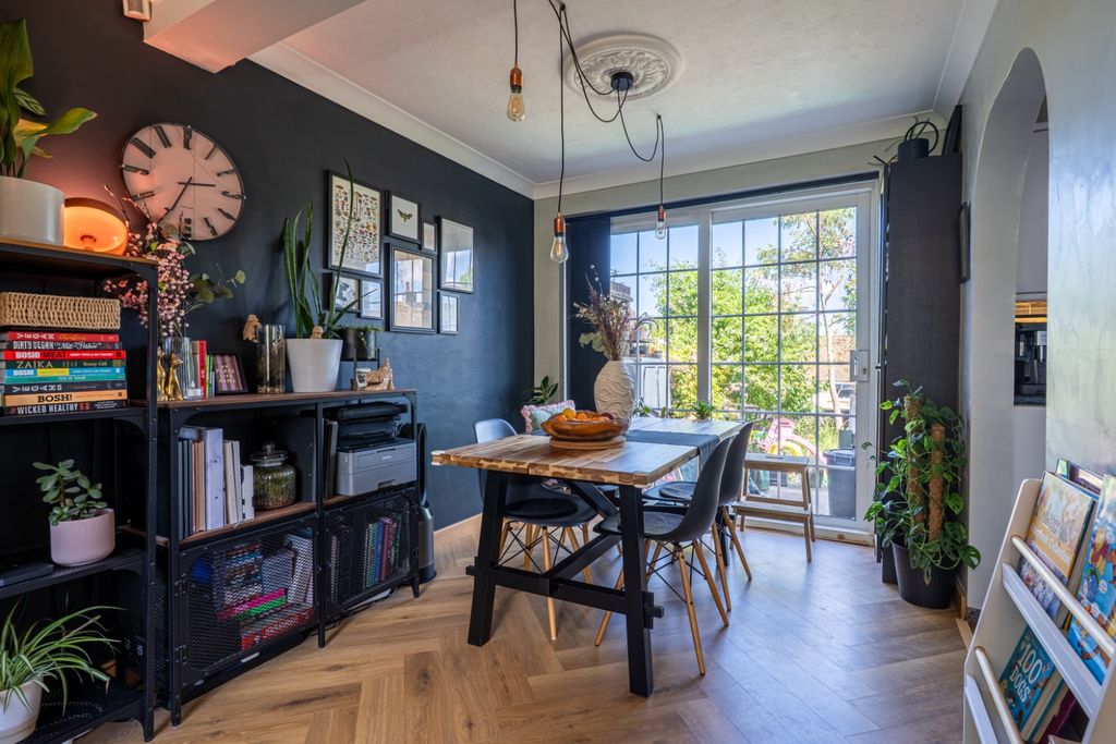 Property photo 3 of 22 5202175