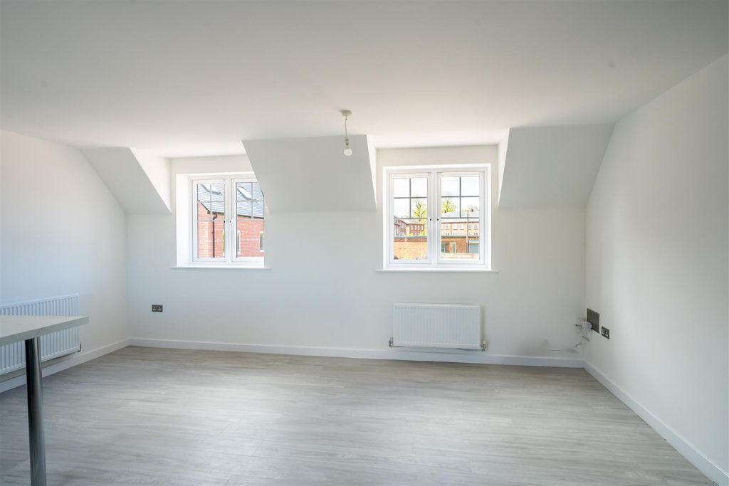 Property photo 3 of 9 Alf Partick Close (4 Of 12).Jpg
