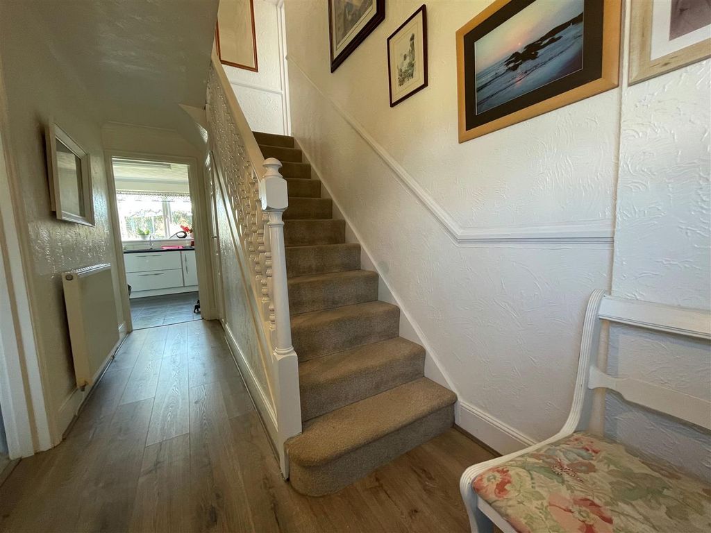 Property photo 3 of 25 Hallway.Jpg