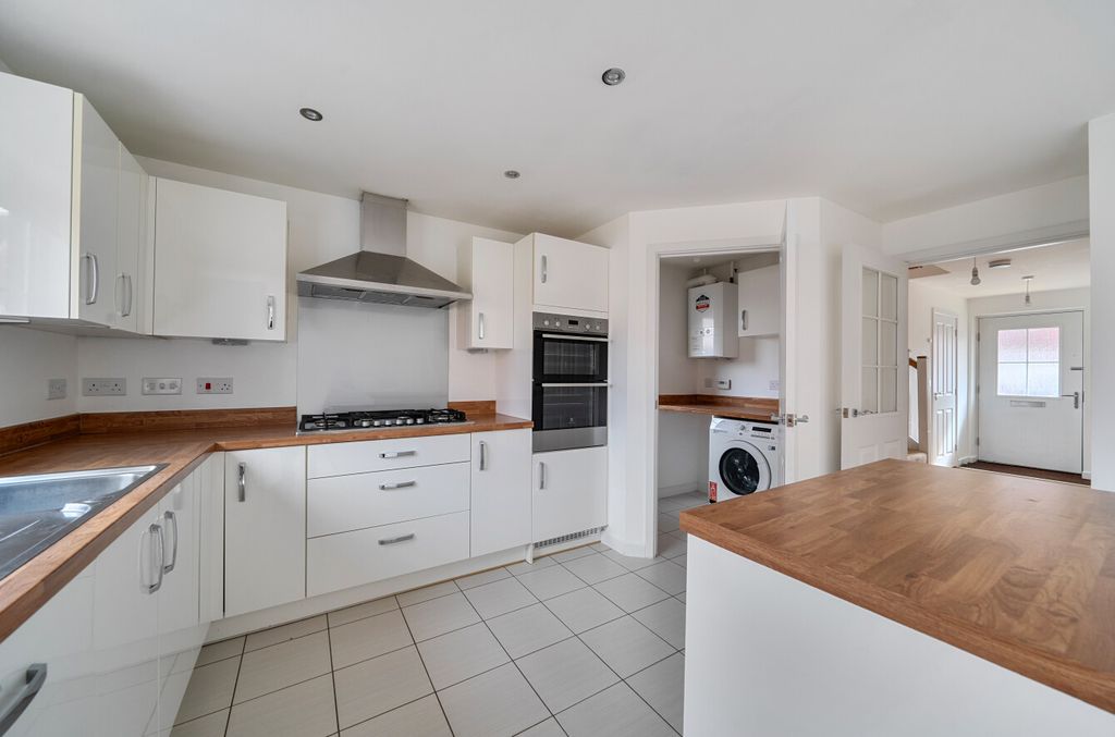 Property photo 3 of 12 150953856A82d794Ae5c5