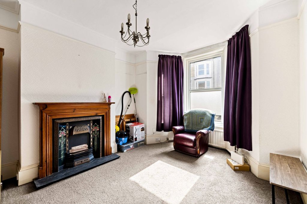 Property photo 3 of 11