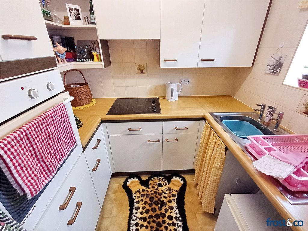 Property photo 3 of 8 Kitchen