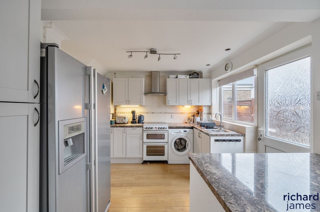 Property photo 3 of 14 A9c8128856B04c0d96c22ce8F68Dd2F9