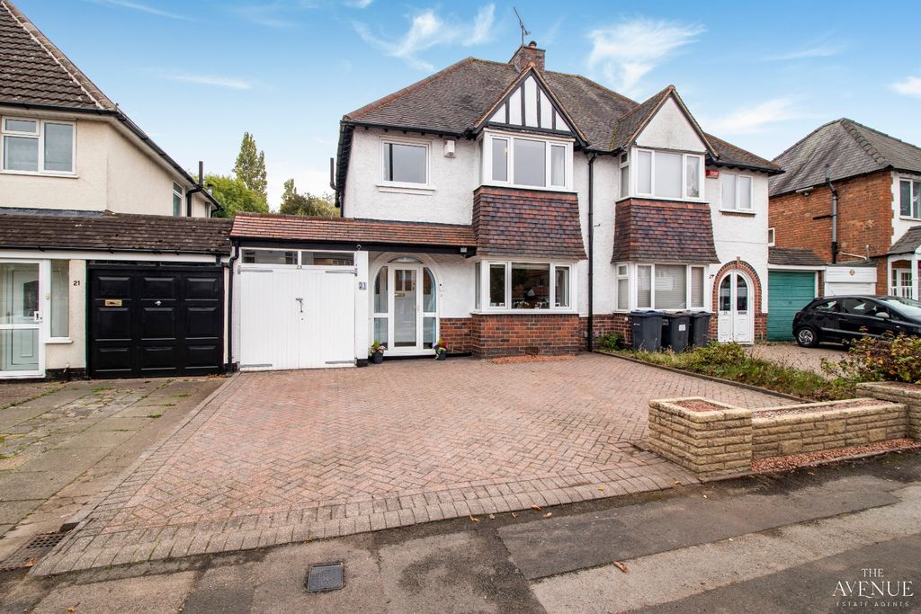 Property photo 2 of 32 4546795